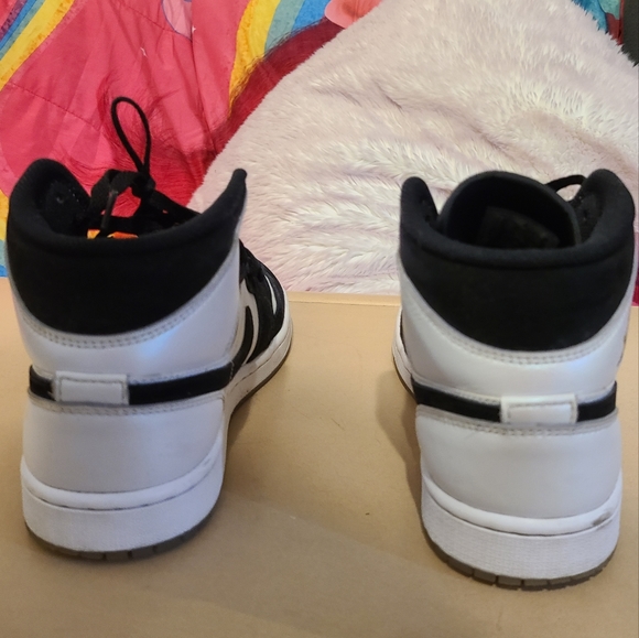 COPY - Air Jordans 1 Mid - Picture 6 of 12